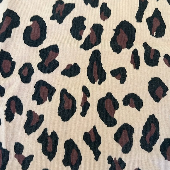 T-shirt animal print talla S because It shrank when I washed it. - Picture 2 of 2